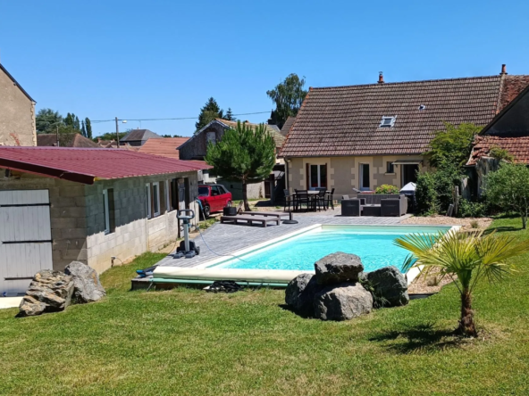 Maison rénovée avec piscine chauffée sur terrain de 1336 m² à Cuffy