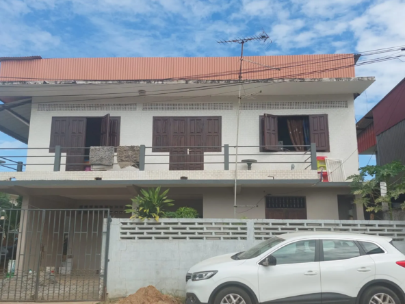 Immeuble à vendre avec appartement F4 et studio à Cayenne