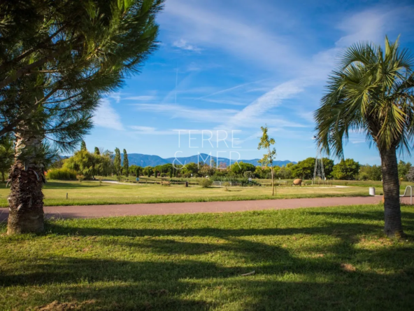 Terrain à bâtir de 400 m2 à Saint-Cyprien