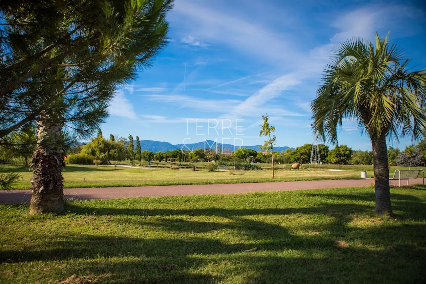 Terrain à bâtir de 400 m2 à Saint-Cyprien 