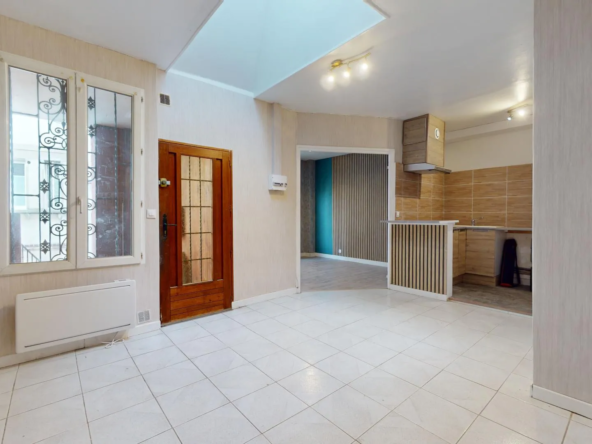 Appartement F2 avec terrasse à 200 m du RER B d'Aulnay-sous-Bois