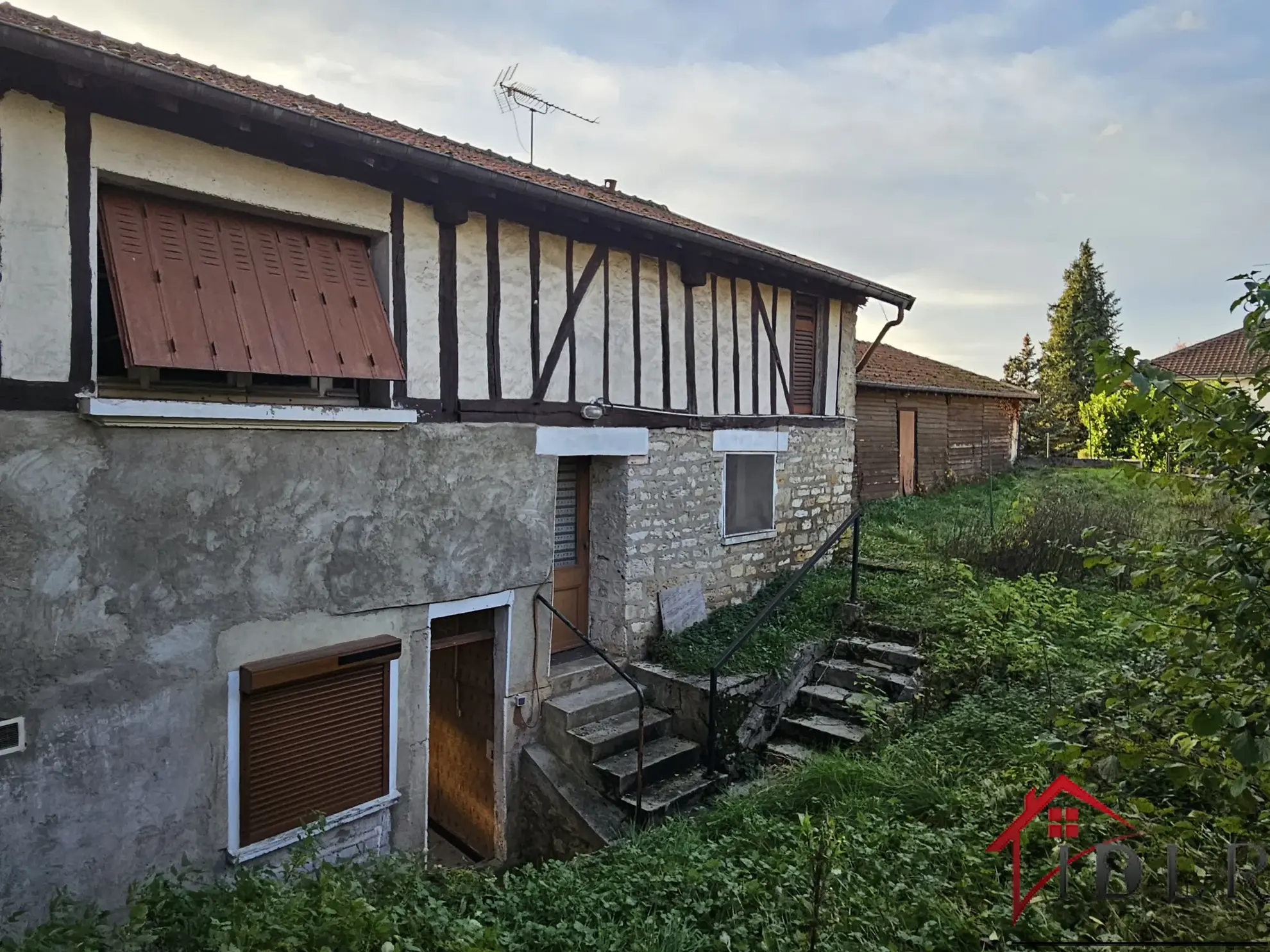 Maison à vendre à Wassy - 4 chambres et potentiel d'aménagement 