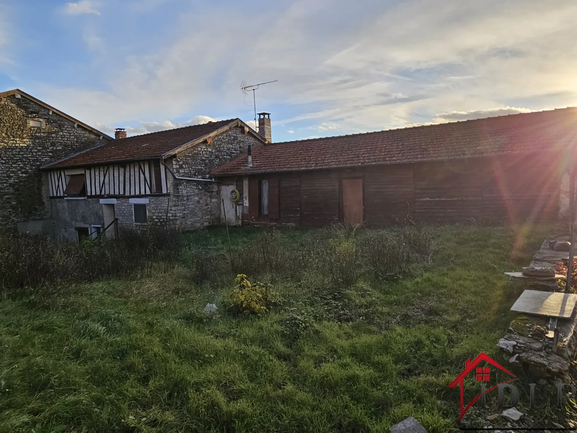 Maison à vendre à Wassy - 4 chambres et potentiel d'aménagement 