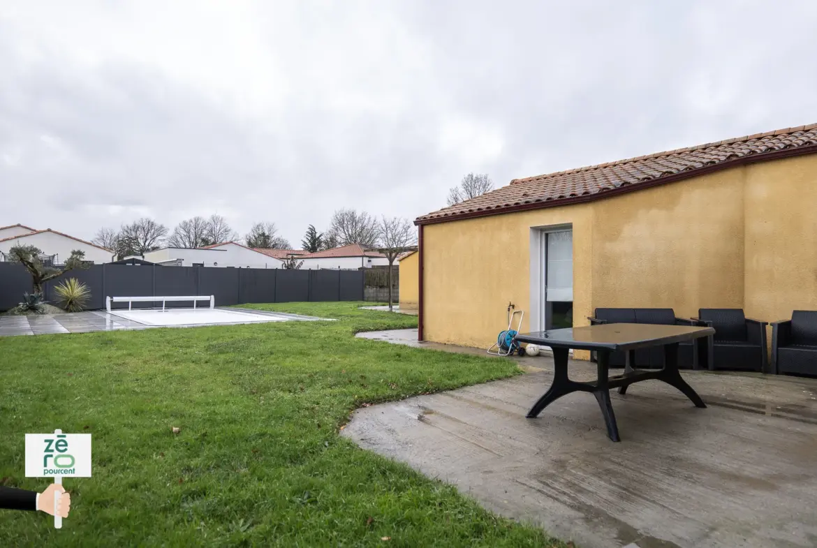 Maison familiale avec piscine à vendre à l'Herbergement 