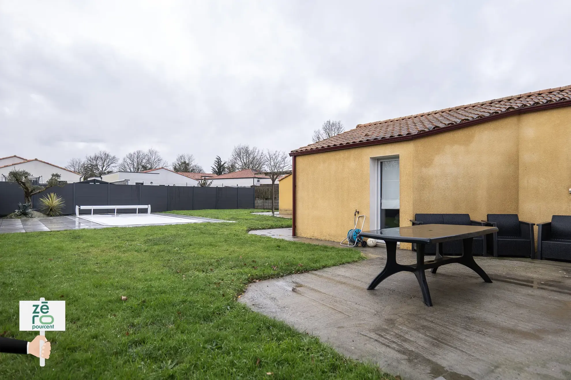 Maison familiale avec piscine à vendre à l'Herbergement 