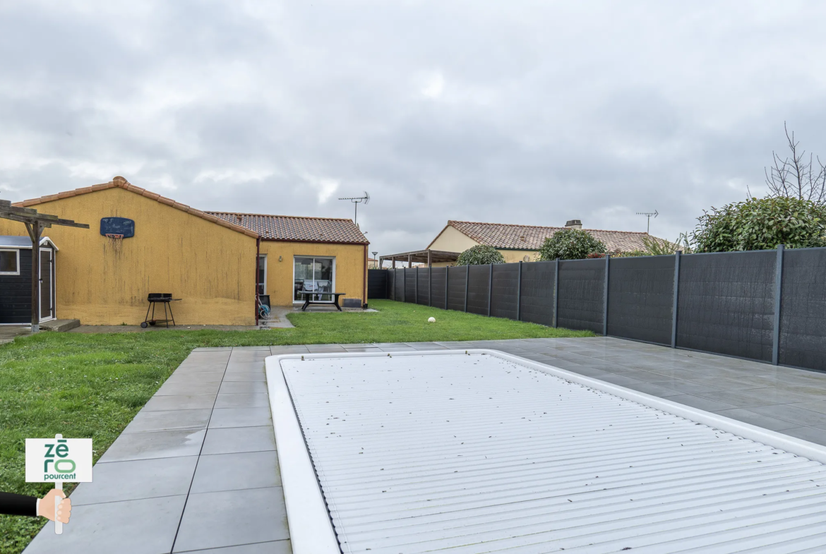 Maison familiale avec piscine à vendre à l'Herbergement 