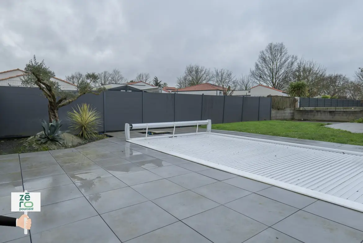 Maison familiale avec piscine à vendre à l'Herbergement 