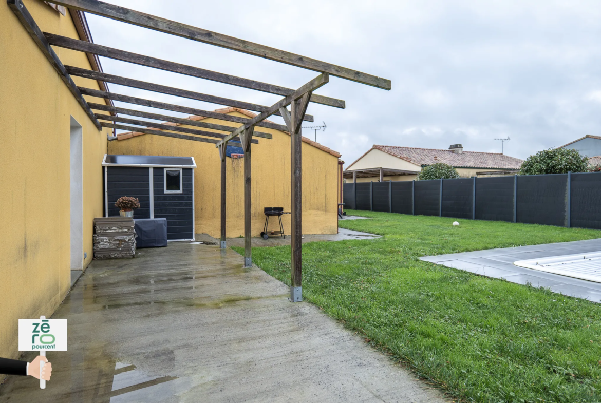 Maison familiale avec piscine à vendre à l'Herbergement 