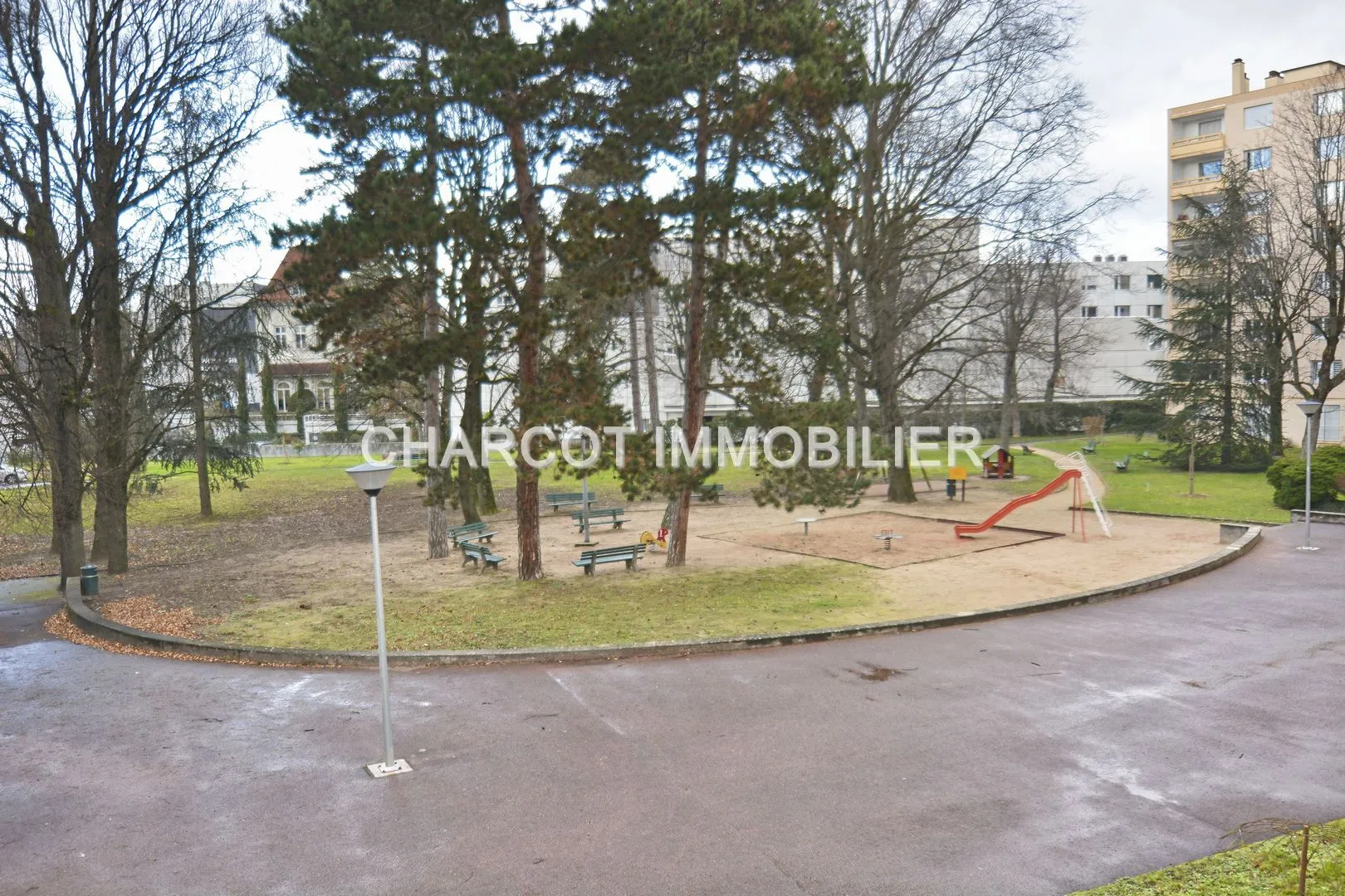 À vendre : Appartement T4 avec balcon, cave et garage à Sainte Foy-lès-Lyon 