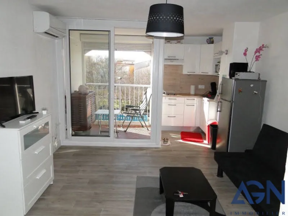 À vendre : Appartement 1 pièce de 25,49 m² au Cap d'Agde avec loggia et parking