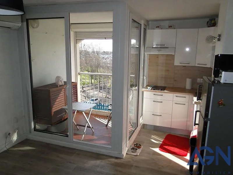 À vendre : Appartement 1 pièce de 25,49 m² au Cap d'Agde avec loggia et parking 