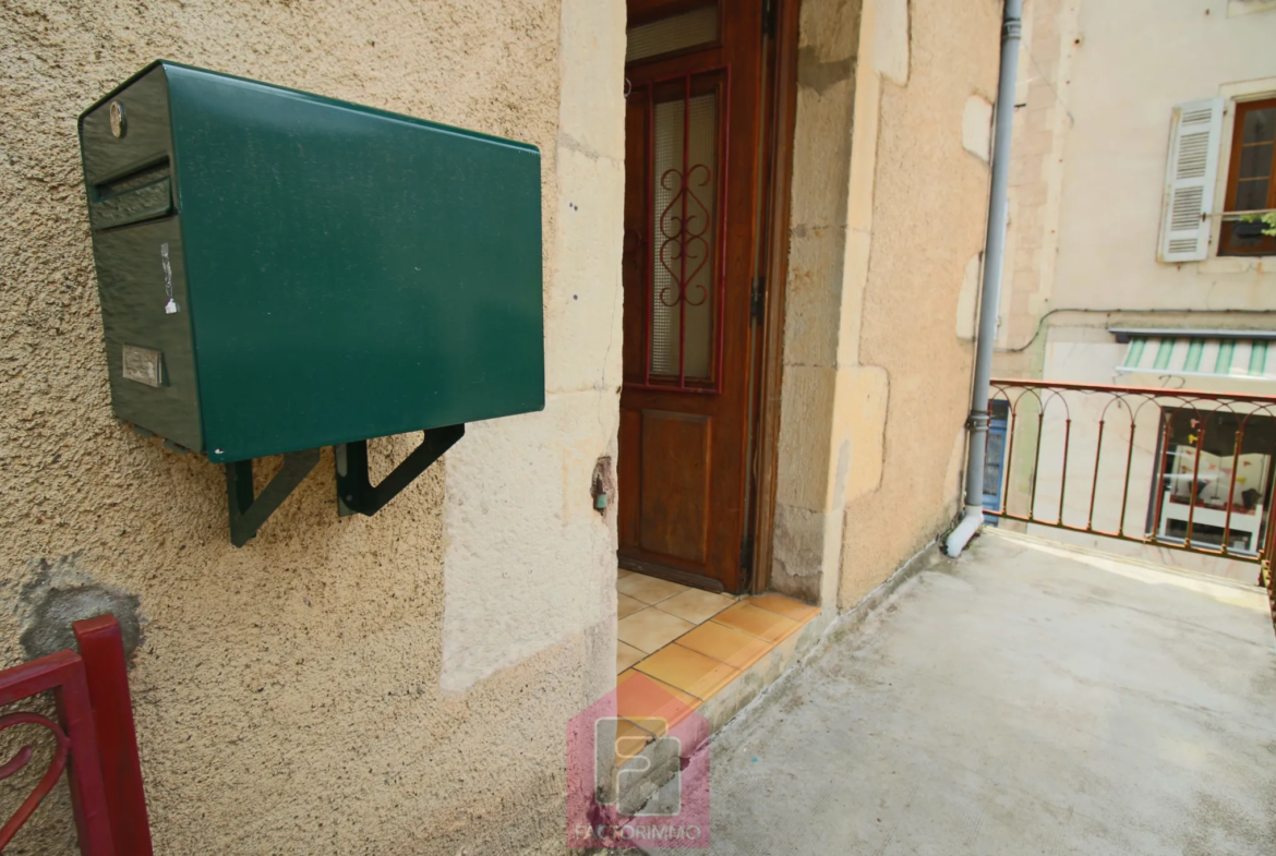 Maison rénovée au cœur de Puy l'Évêque à vendre 