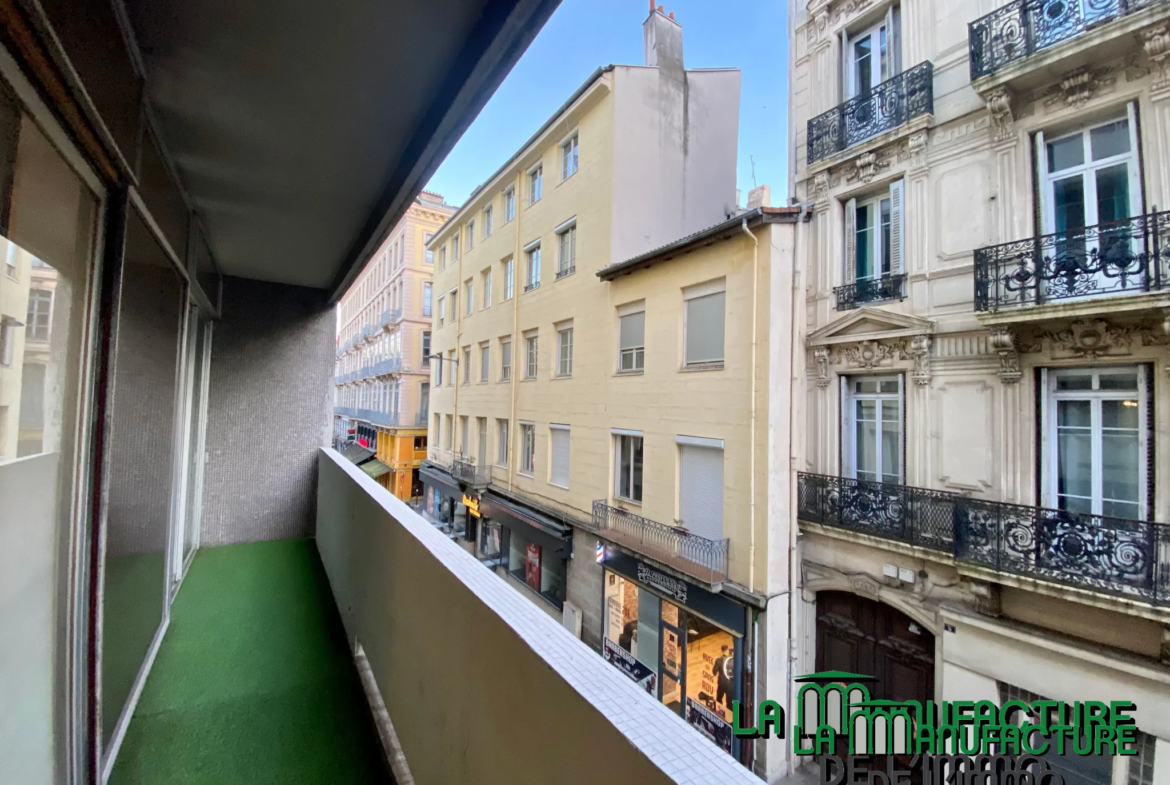 Appartement traversant de 109,37 m² avec balcon à Saint-Étienne 