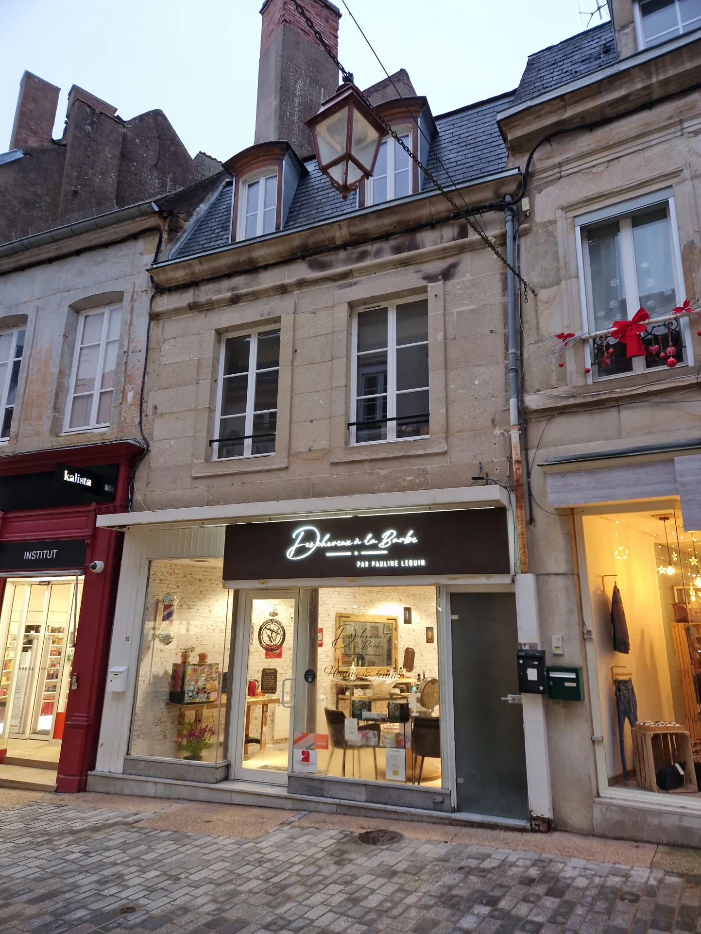 Immeuble avec Local Professionnel et Appartement Duplex à Autun 