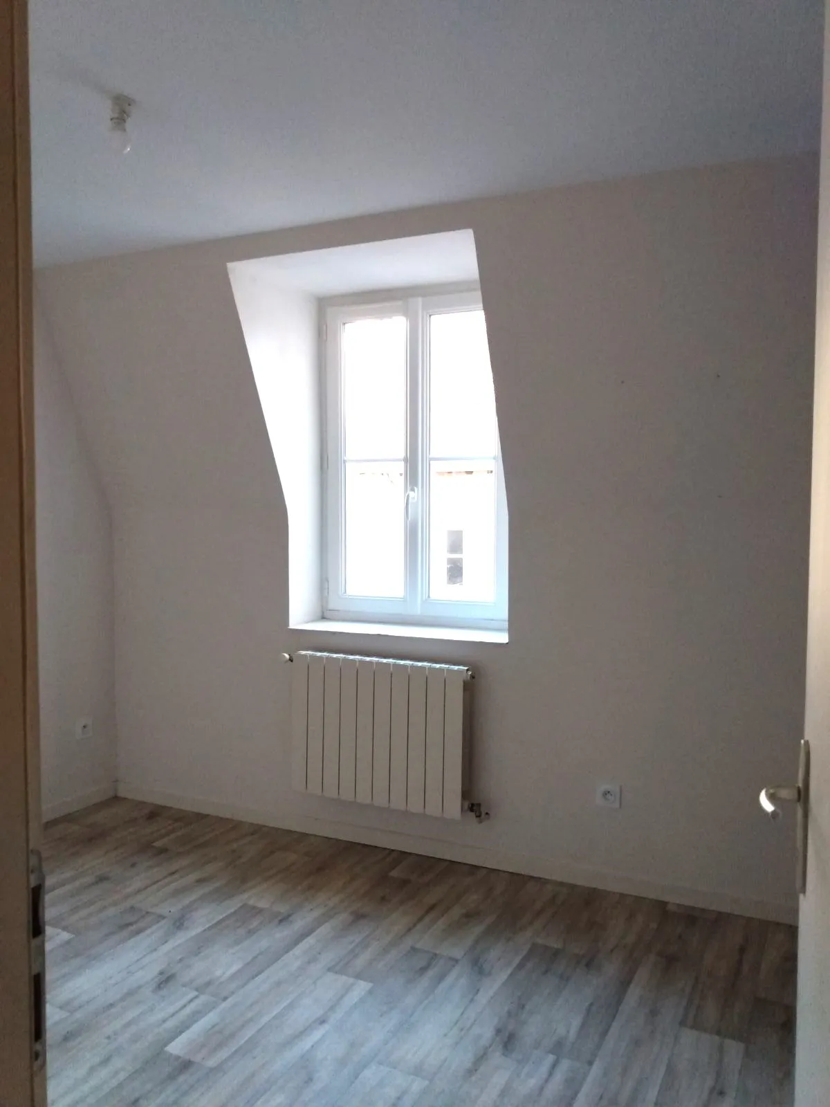 Immeuble avec Local Professionnel et Appartement Duplex à Autun 