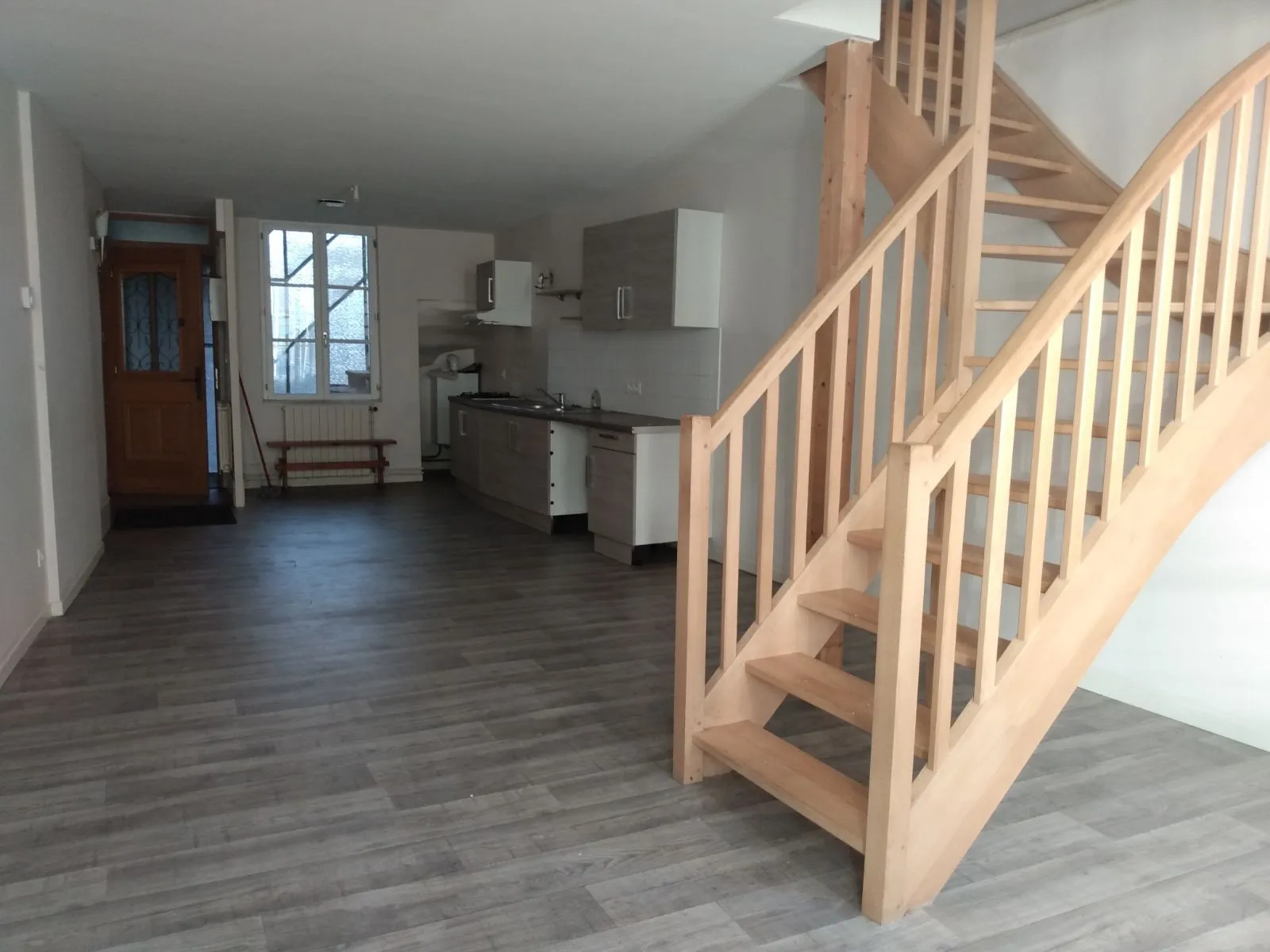 Immeuble avec Local Professionnel et Appartement Duplex à Autun 