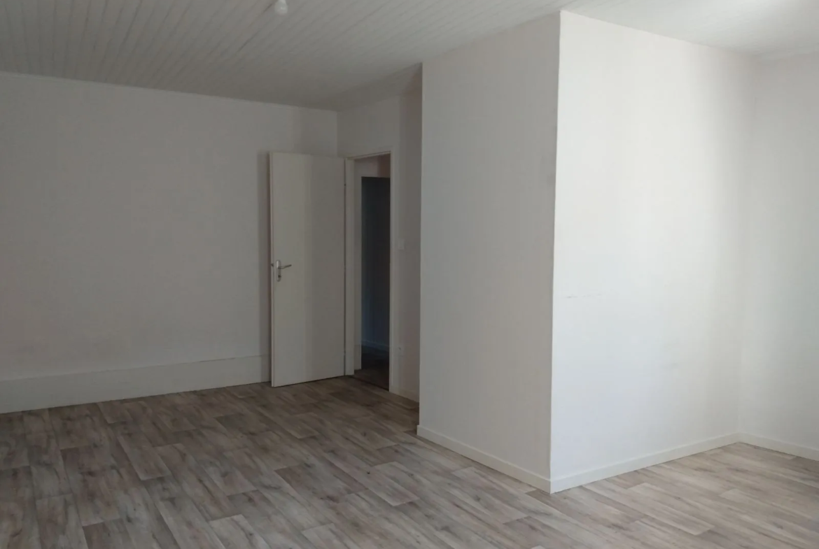 Immeuble avec Local Professionnel et Appartement Duplex à Autun 