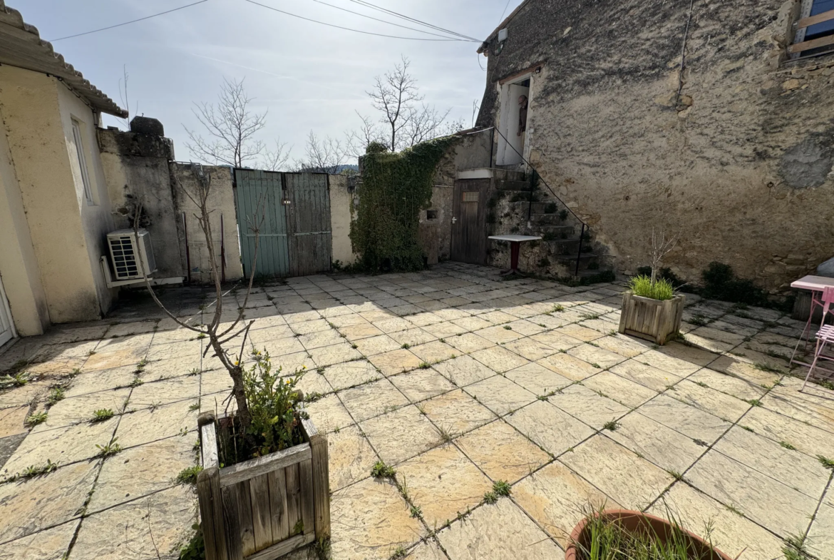 À vendre : Appartement T2 avec terrasse à Mirabeau 