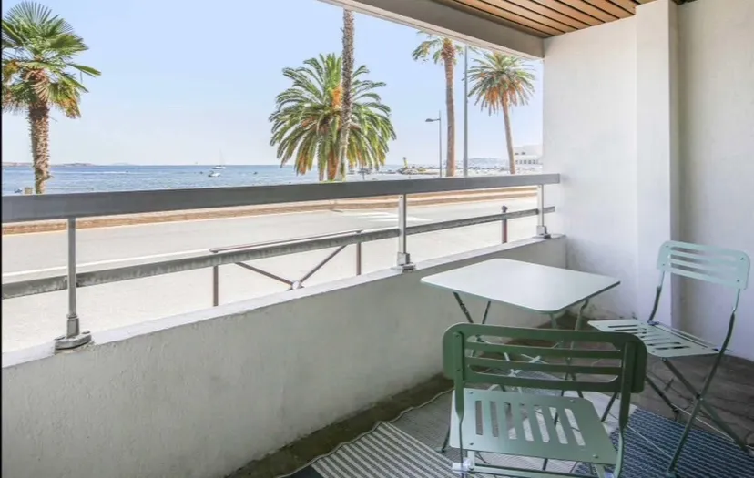 Studio de 29 m² avec superbe vue mer à Bandol, proche port et plage 