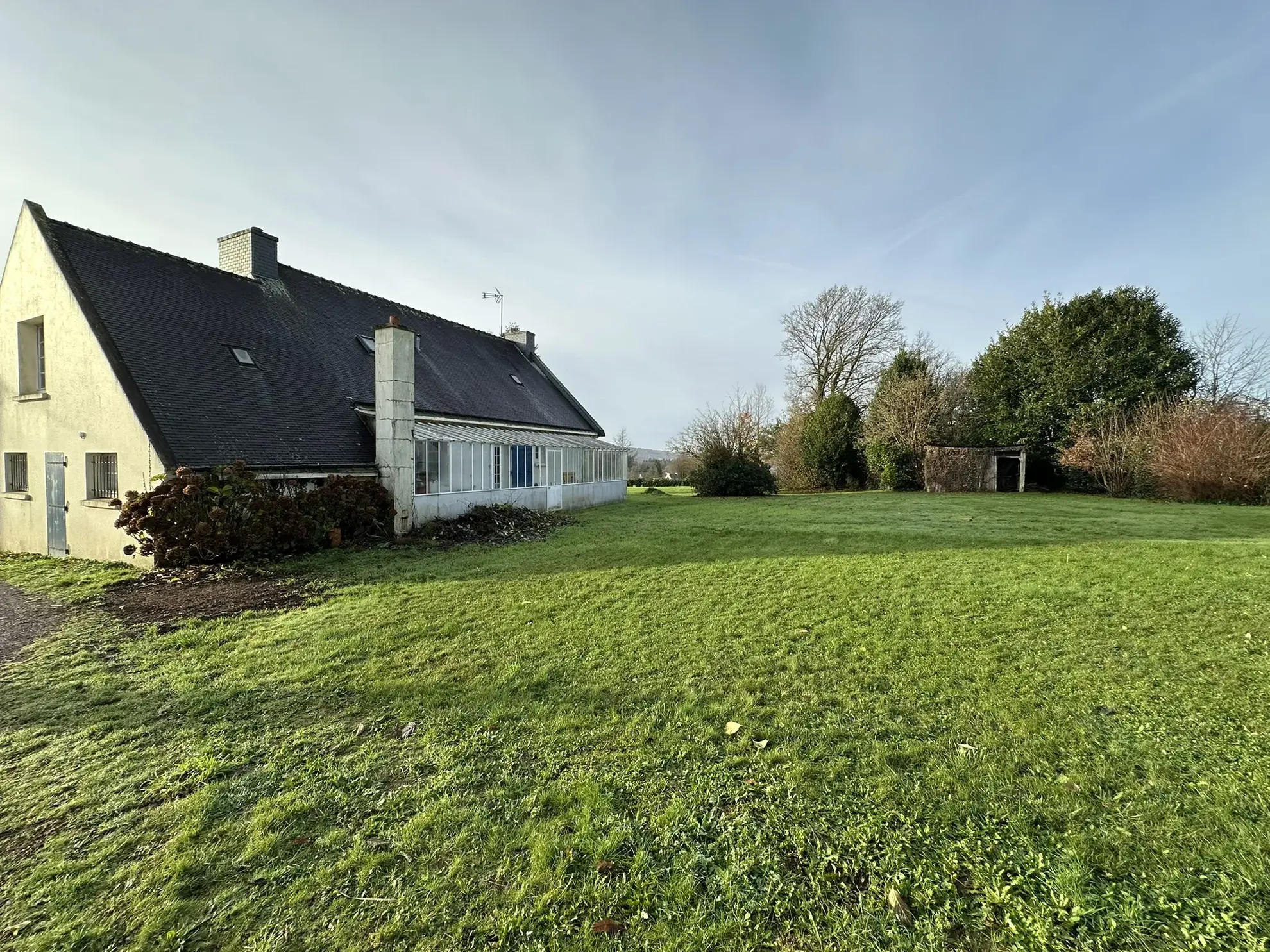 Belle maison de 1972 à La Chapelle Neuve, fort potentiel constructible 