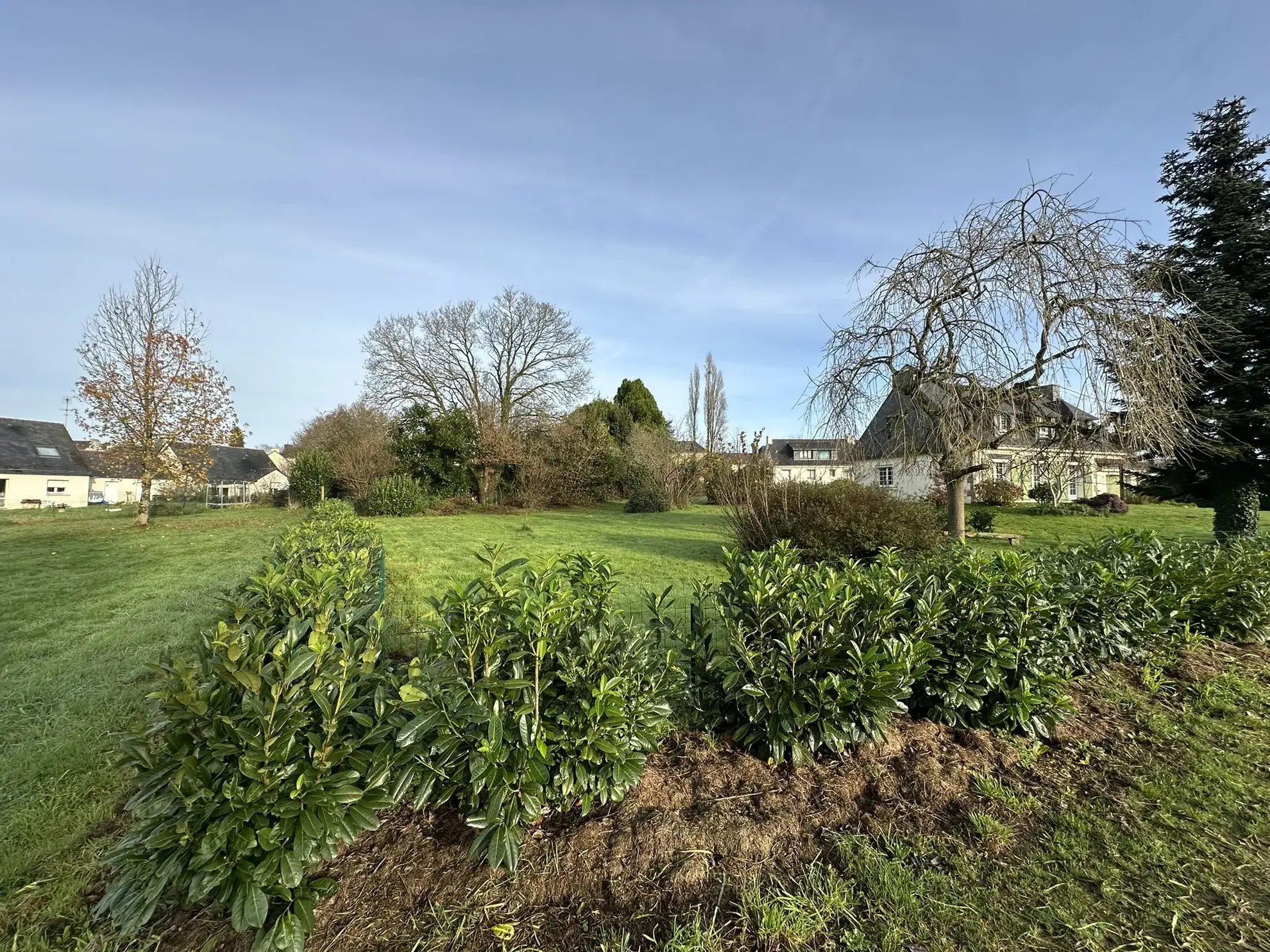 Belle maison de 1972 à La Chapelle Neuve, fort potentiel constructible 