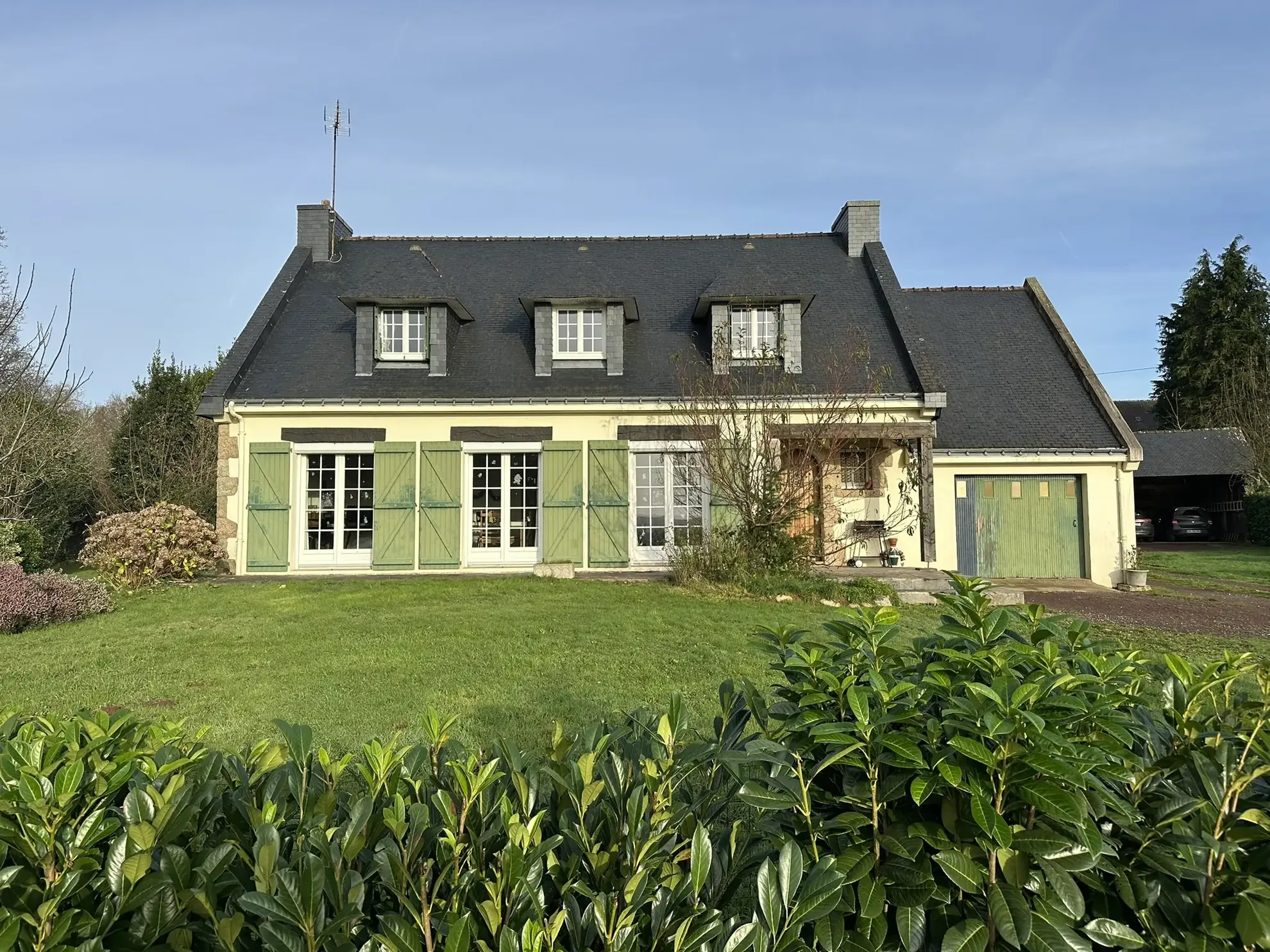 Belle maison de 1972 à La Chapelle Neuve, fort potentiel constructible 