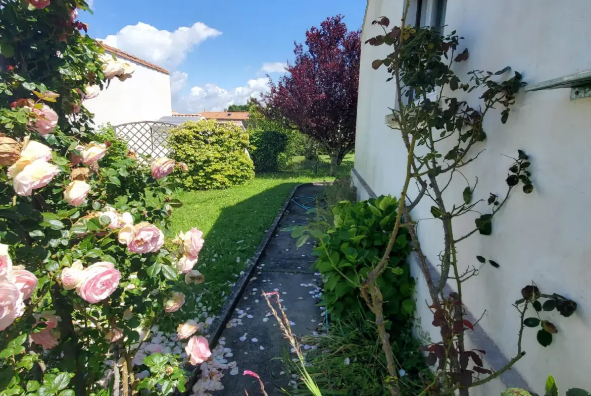 Maison familiale 5 pièces de 70 m² à Meschers sur Gironde près des plages 