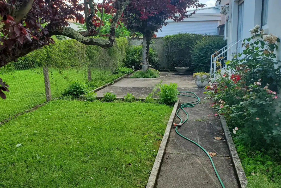 Maison familiale 5 pièces de 70 m² à Meschers sur Gironde près des plages 