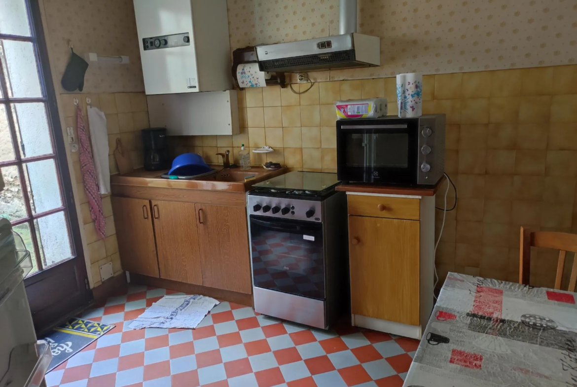 À vendre : maison de ville avec cour à Dourdan 