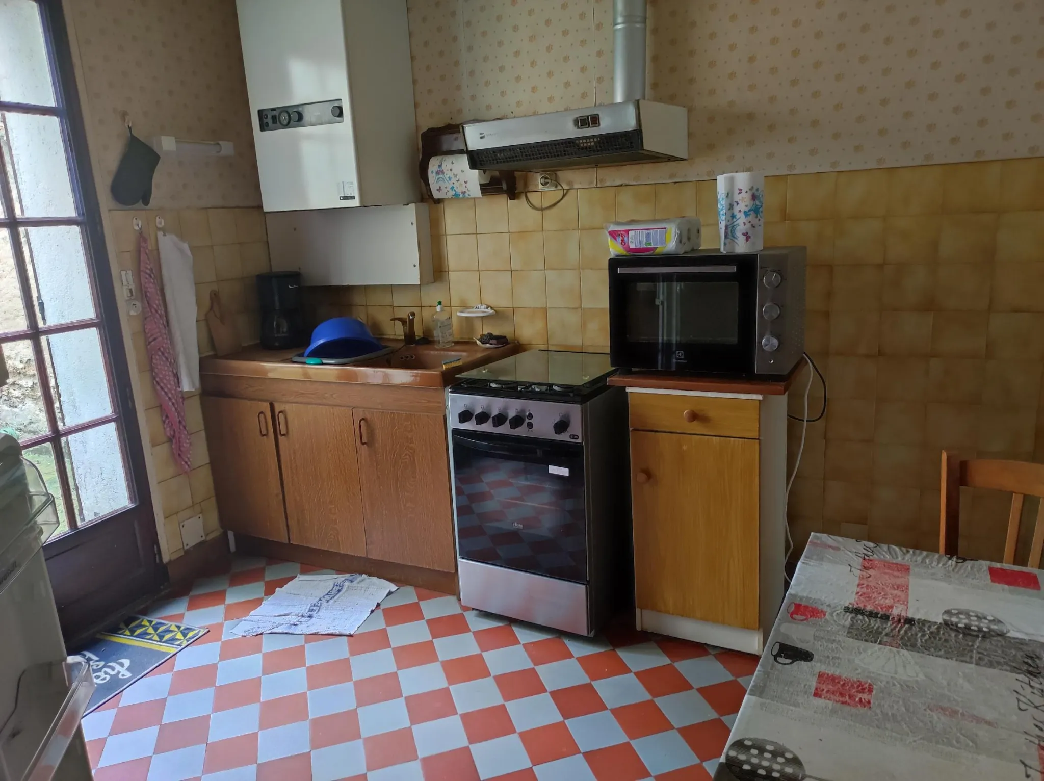 À vendre : maison de ville avec cour à Dourdan 