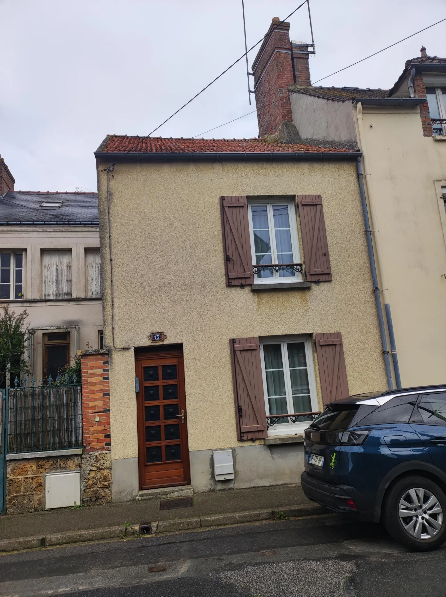 À vendre : maison de ville avec cour à Dourdan 