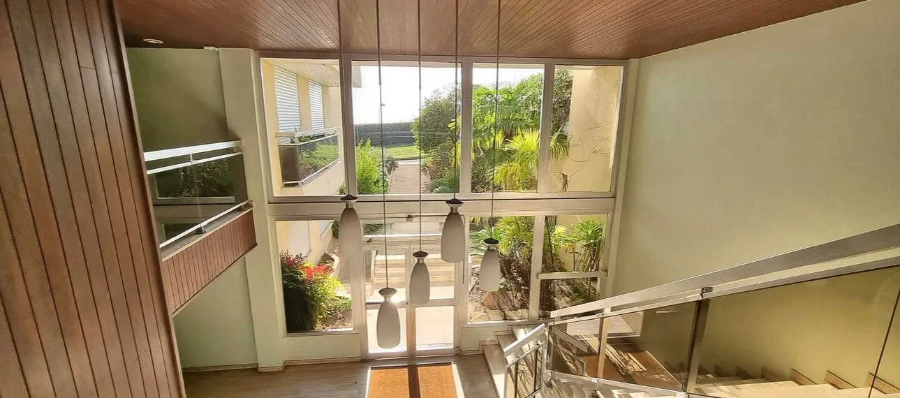 Studio lumineux de 30 m² à rénover avec vue mer à Nice Ouest 