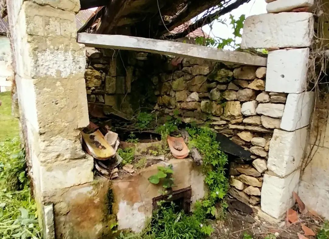 Ensemble en pierre à restaurer dans le Périgord Vert 