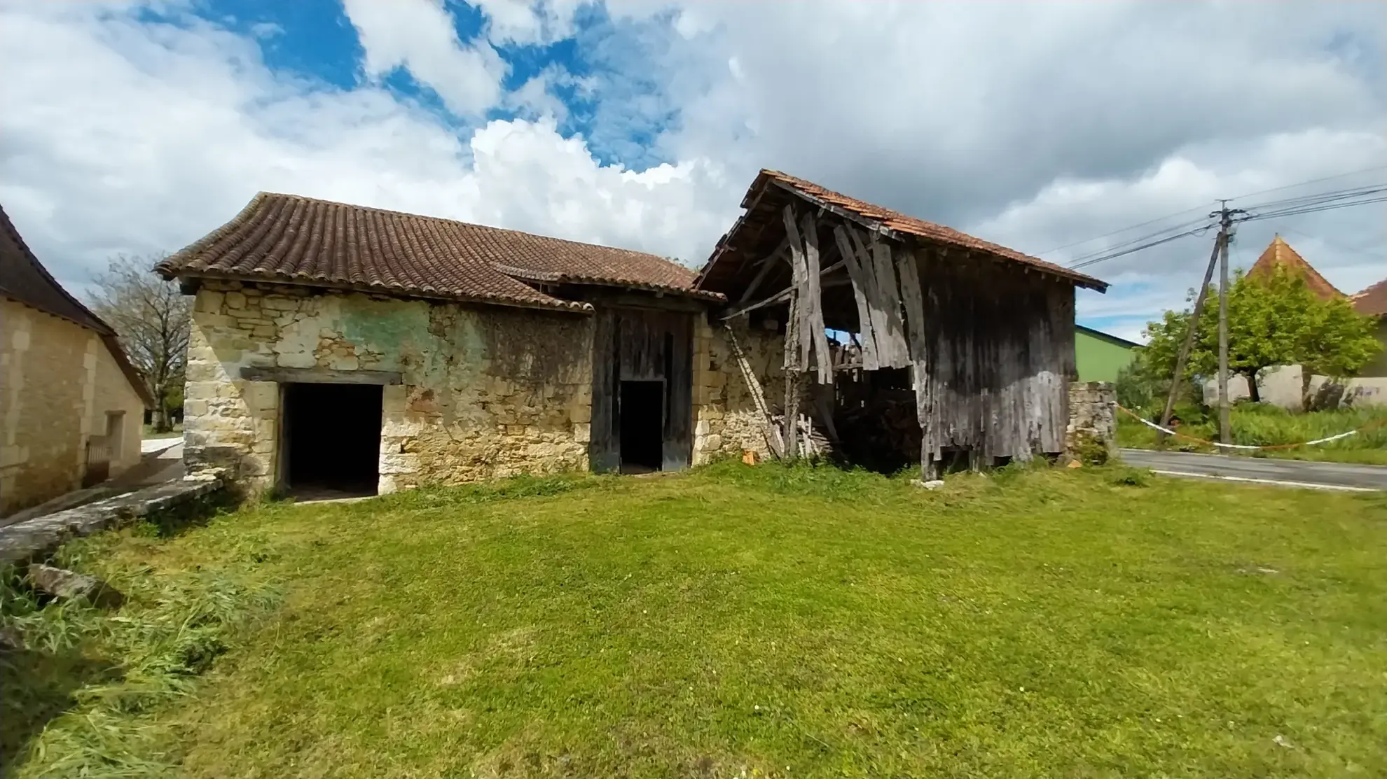 Ensemble en pierre à restaurer dans le Périgord Vert 