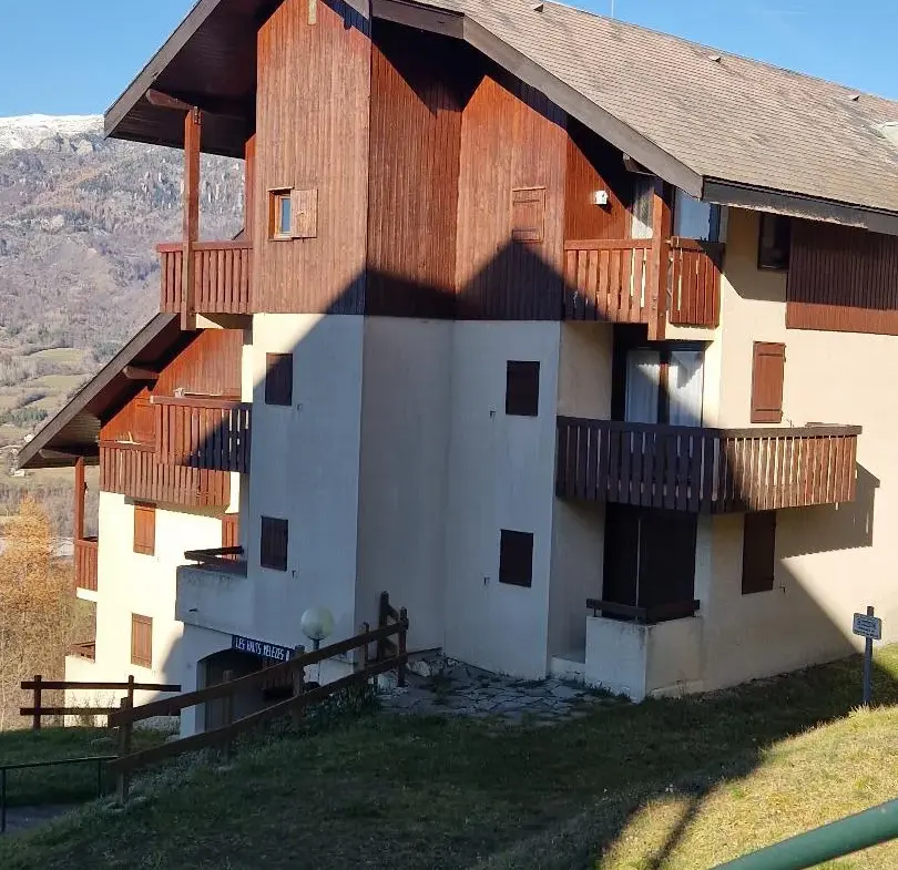 Appartement T1 avec balcon à vendre à Saint Léger les Mélèzes 