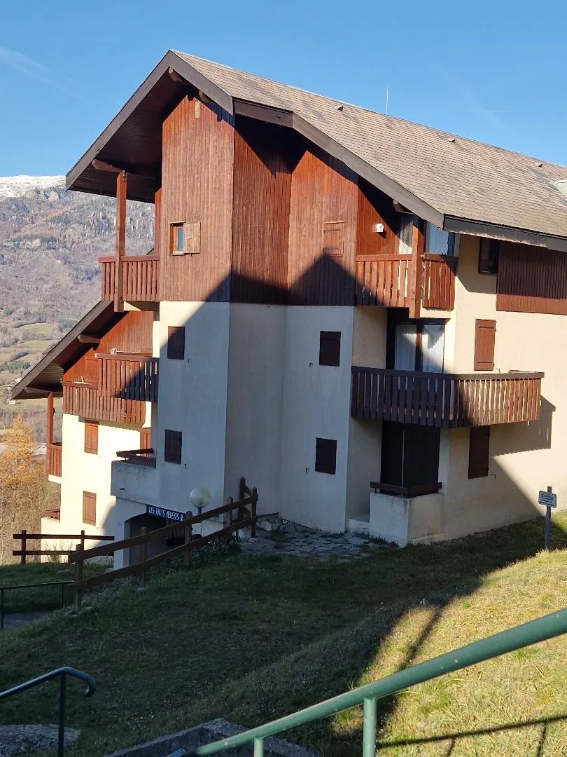 Appartement T1 avec balcon à vendre à Saint Léger les Mélèzes 