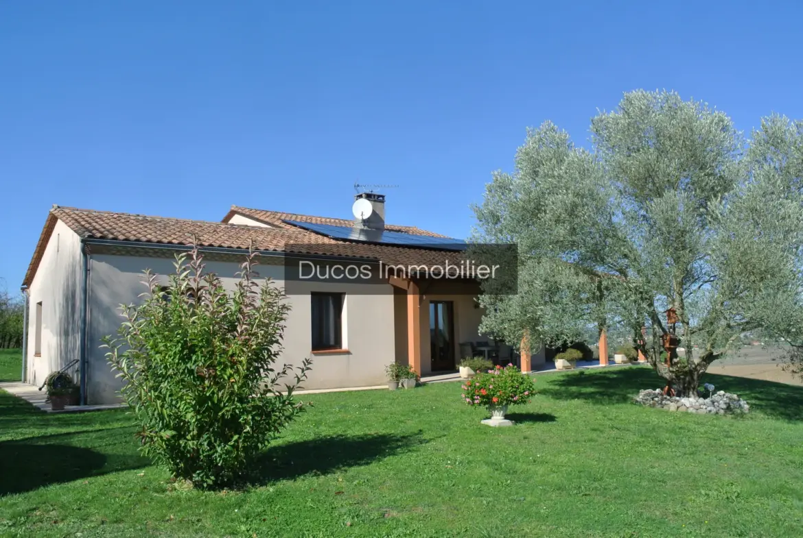 Maison traditionnelle avec magnifique vue à Seyches 