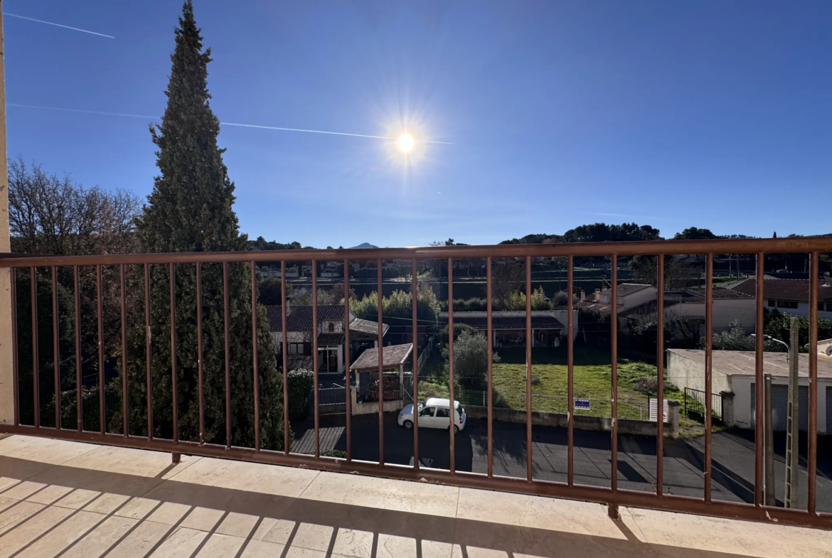 À vendre : Appartement T4 rénové à Peyrolles en Provence 