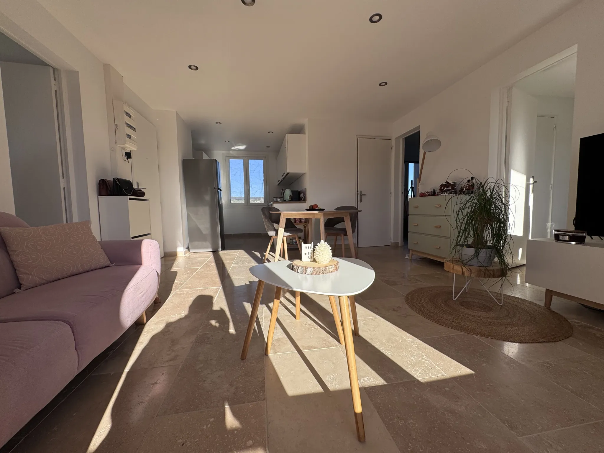 À vendre : Appartement T4 rénové à Peyrolles en Provence 