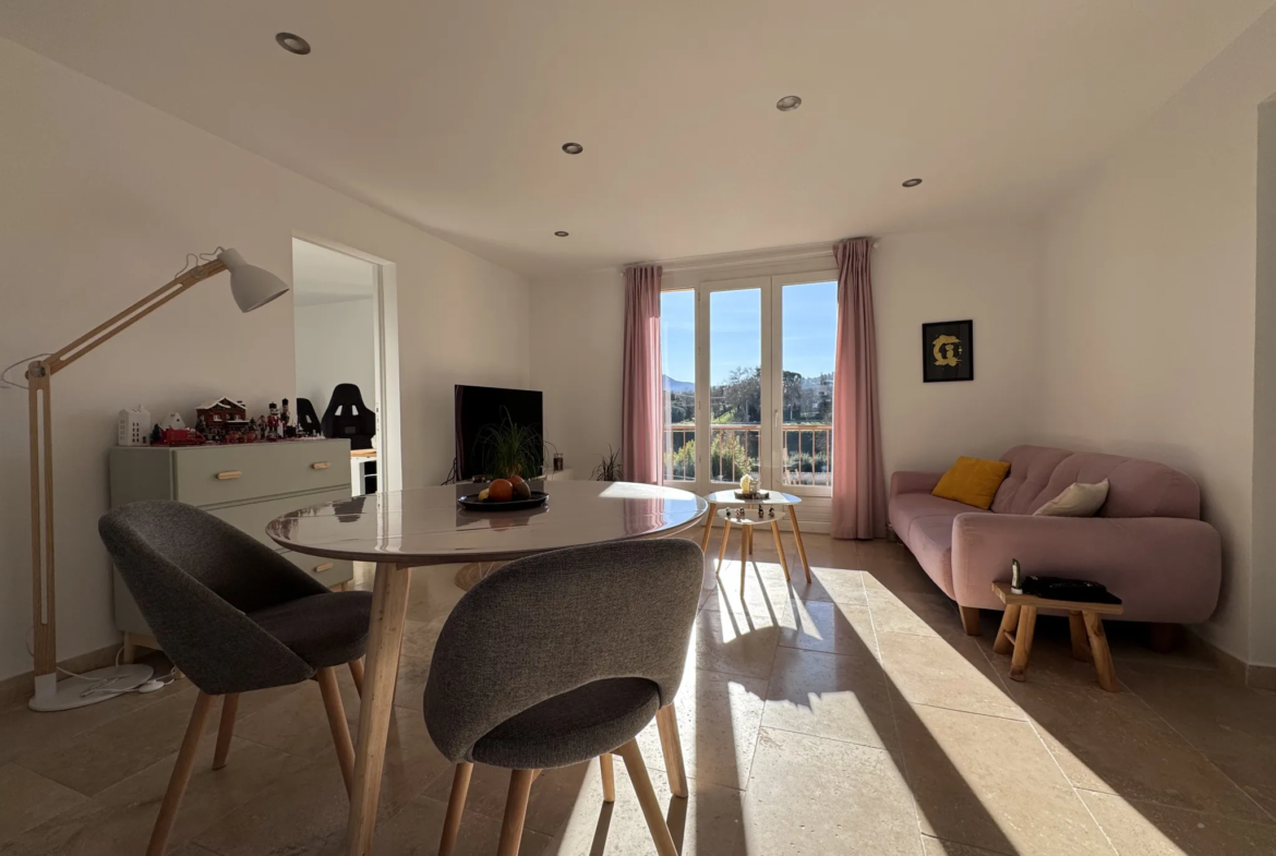 À vendre : Appartement T4 rénové à Peyrolles en Provence 