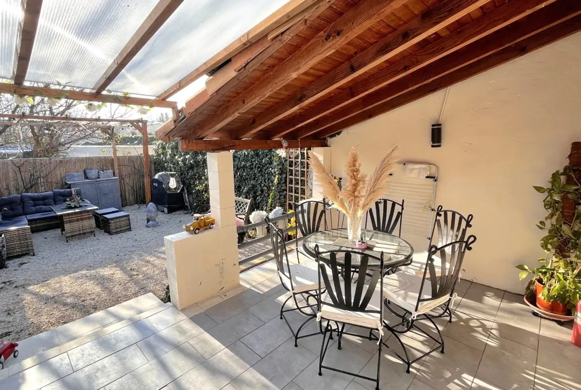 Maison avec terrasse et jardin à Althen des Paluds 