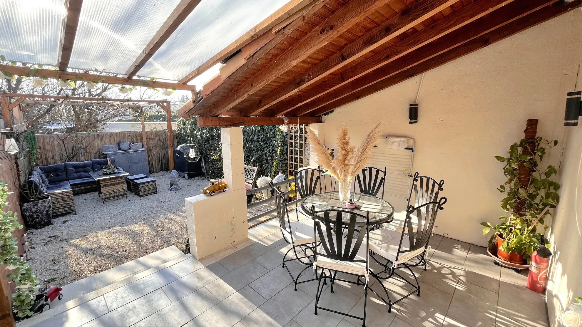 Maison avec terrasse et jardin à Althen des Paluds 