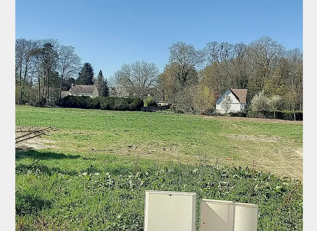 Terrain constructible à Chaumont en Vexin de 526 m² avec permis 