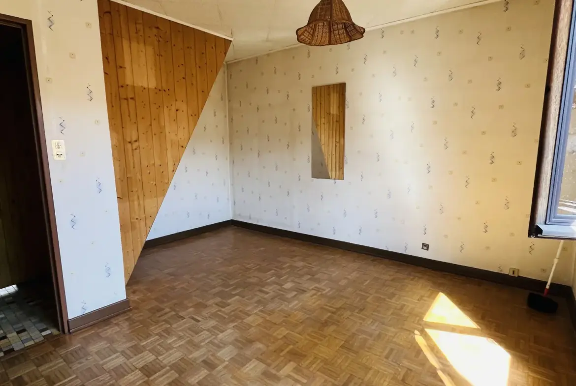 Bâtiment commercial de 145 m² avec appartement à Lure 