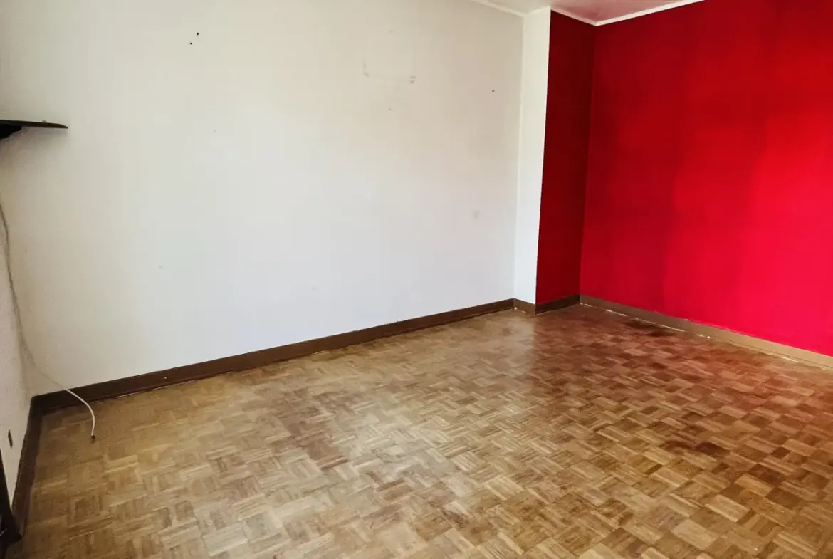 Bâtiment commercial de 145 m² avec appartement à Lure 