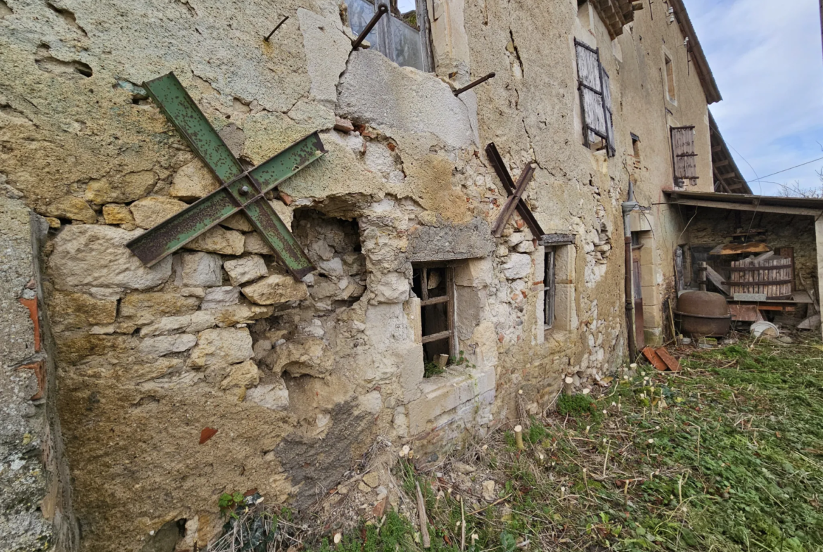 Corps de Ferme à Rénover à CUQ 