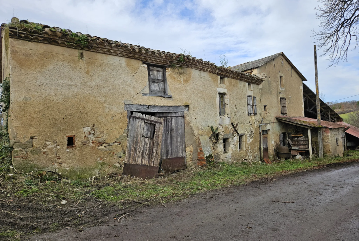 Corps de Ferme à Rénover à CUQ 