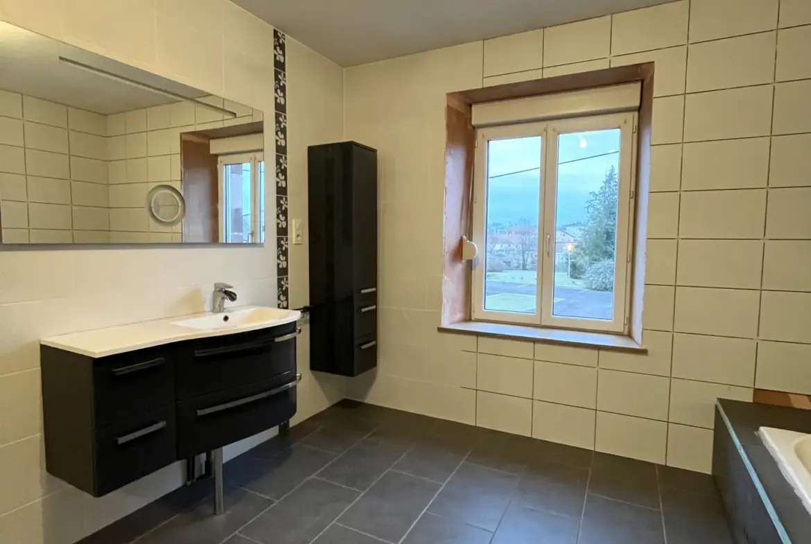 Maison spacieuse avec jardin à Lure - 240 000 EUR 