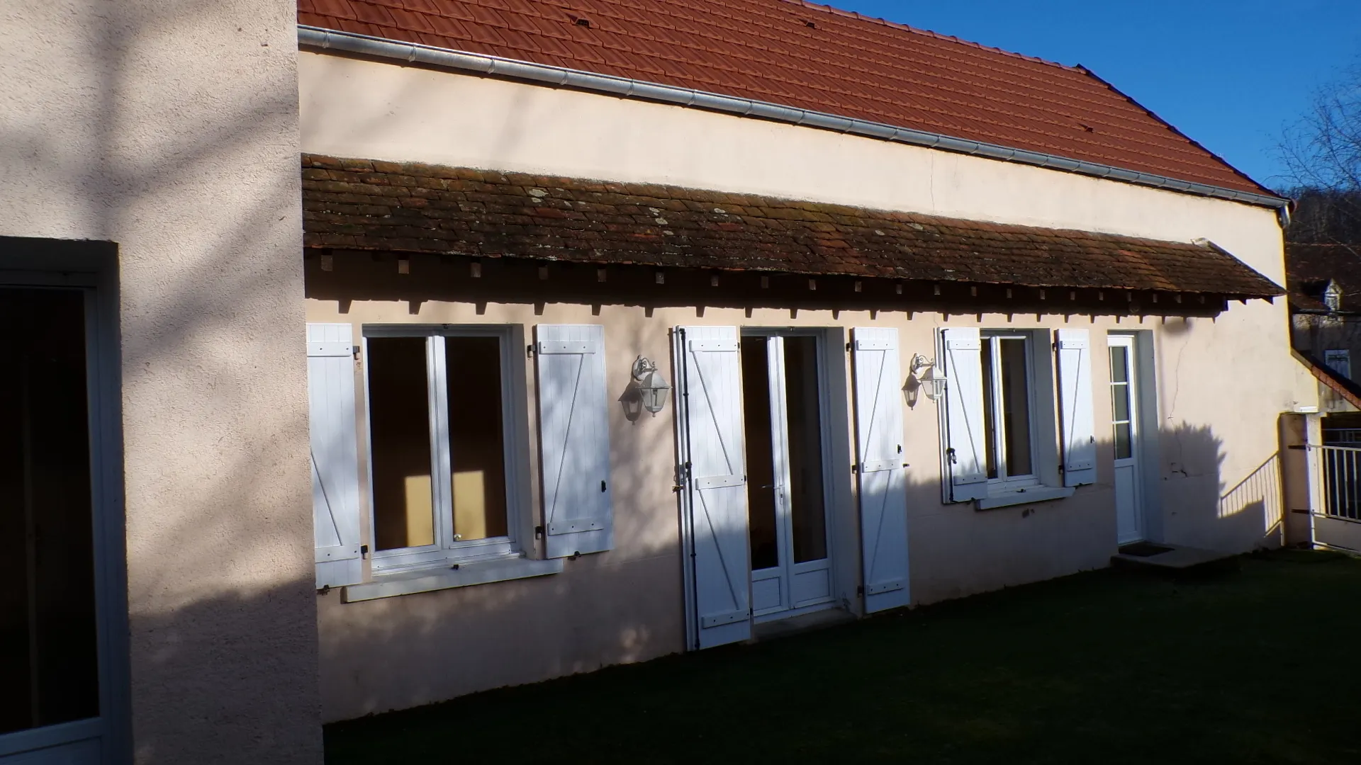 Charmante maison de plain-pied à Saint-Bonnet-Tronçais avec cour 