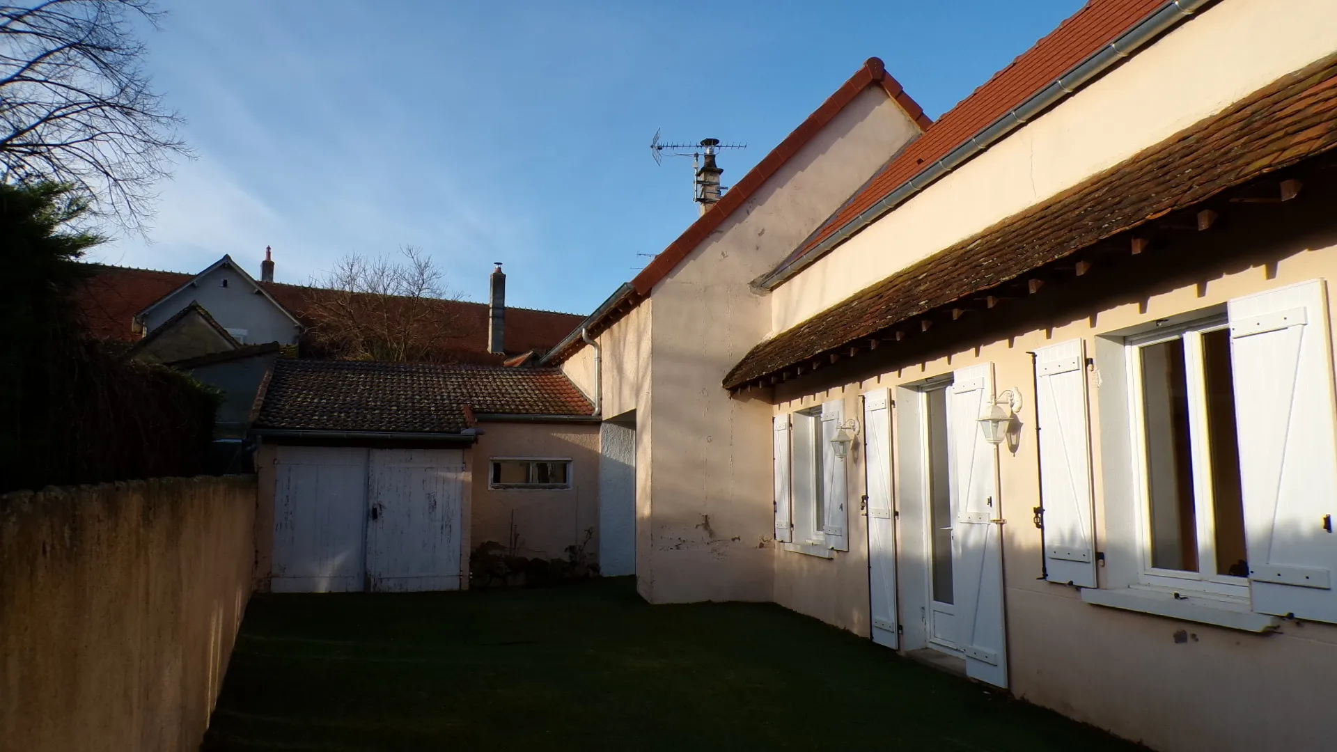 Charmante maison de plain-pied à Saint-Bonnet-Tronçais avec cour 